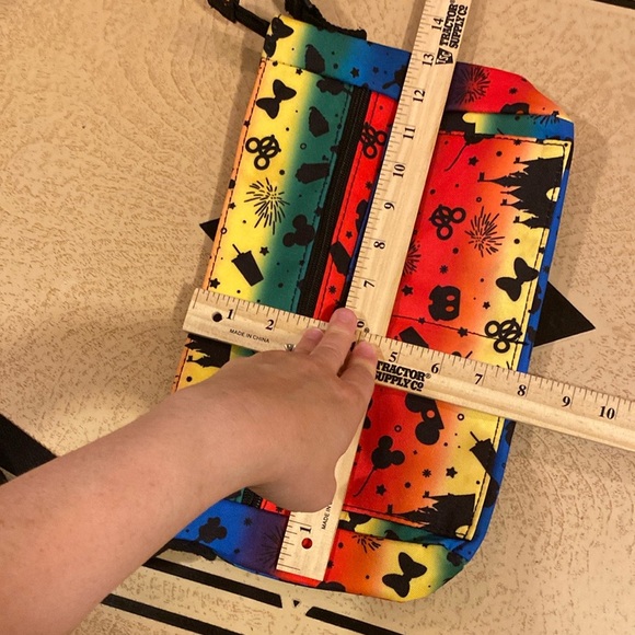 Disney parks icons Rainbow crossbody bag adjustable strap tons of packets - Picture 5 of 11